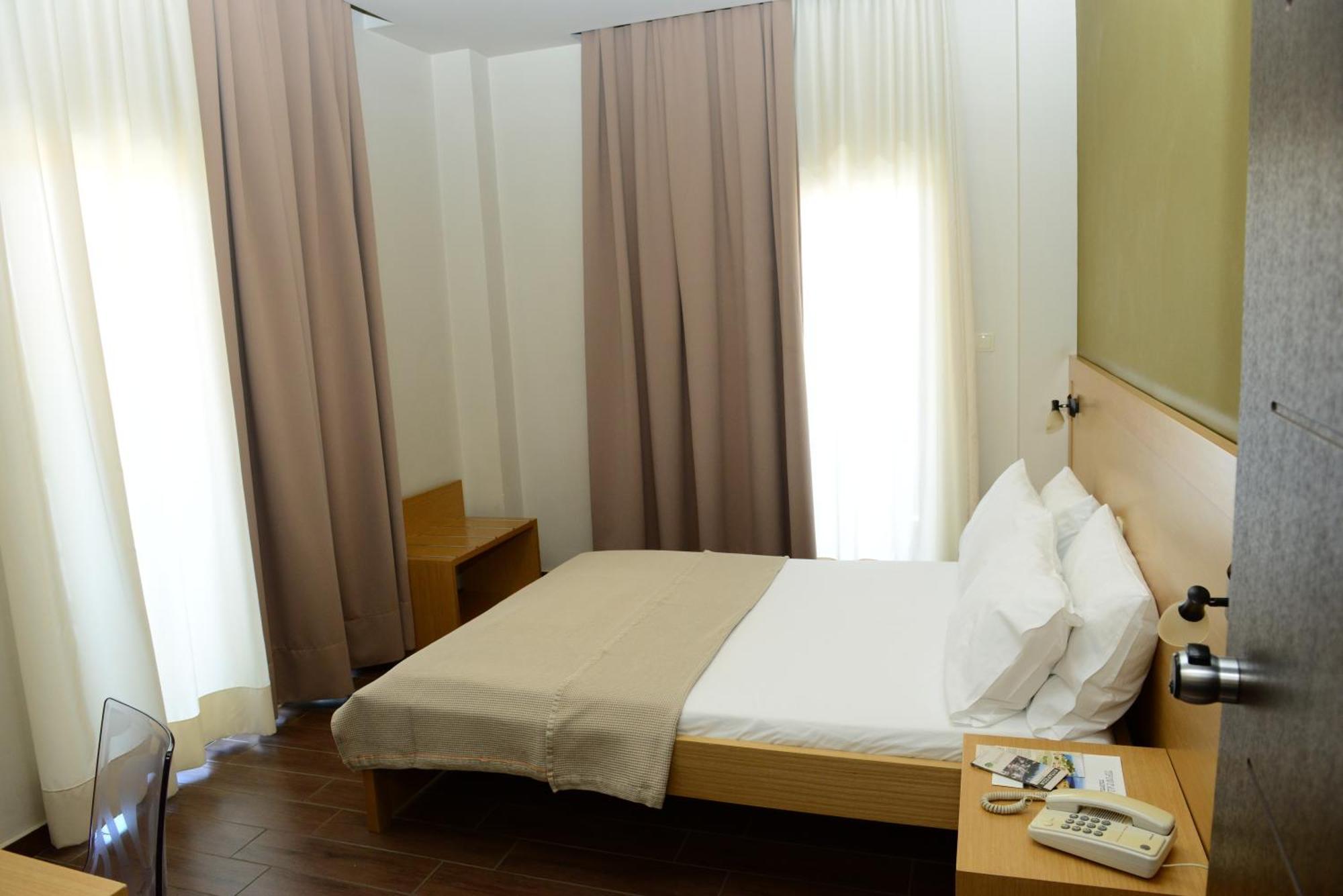 Ionion Hotel Kyparissia Room photo